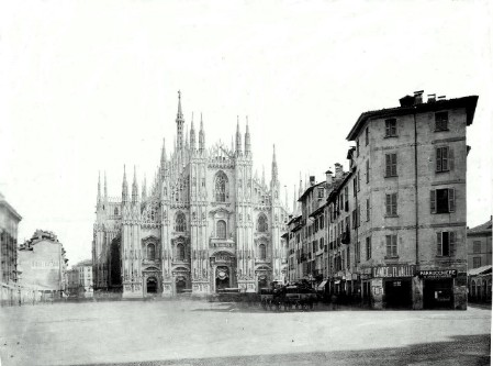 Il quartiere del Rebecchino (a destra) in piazza del Duomo, 1870 Quartiere del Recchino
