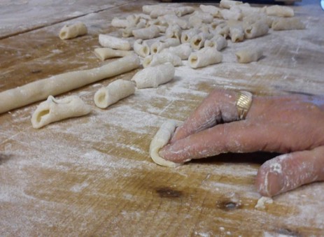 Gnoc a la mulinera Lavorazione Gnoc a la mulinera